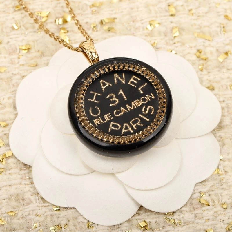 Chanel Necklaces Versatile 229523