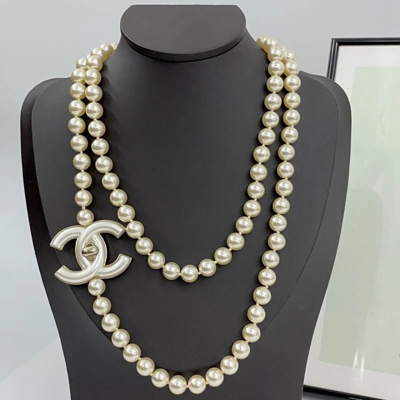 Snug Chanel Necklaces 229450