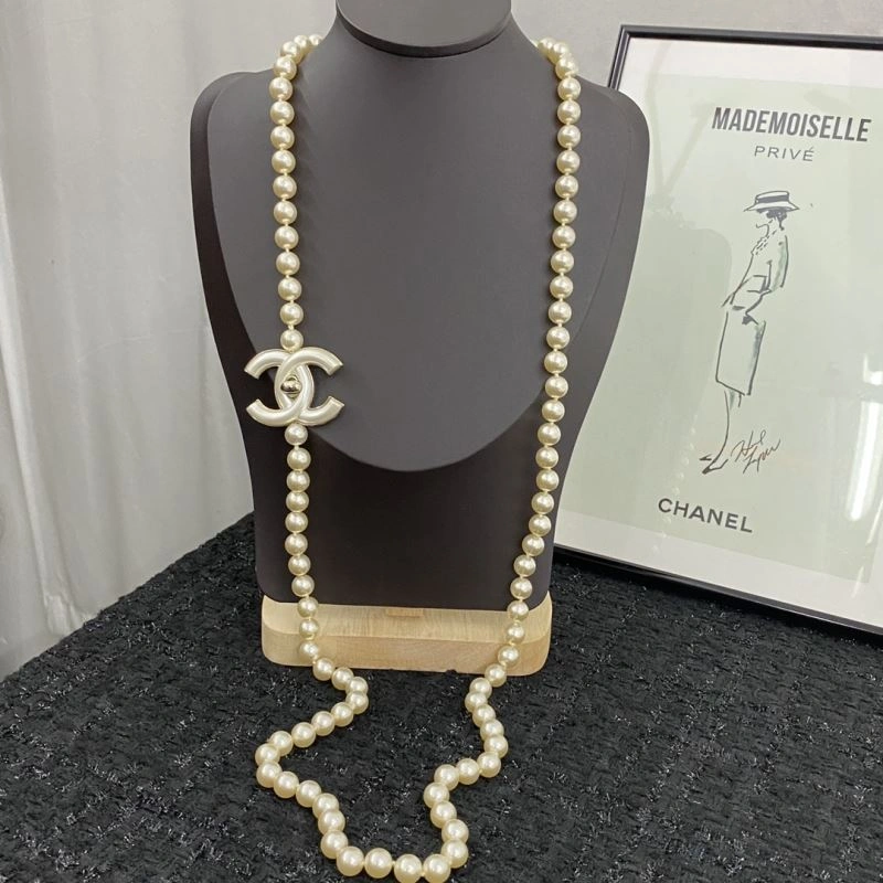 Snug Chanel Necklaces 229450