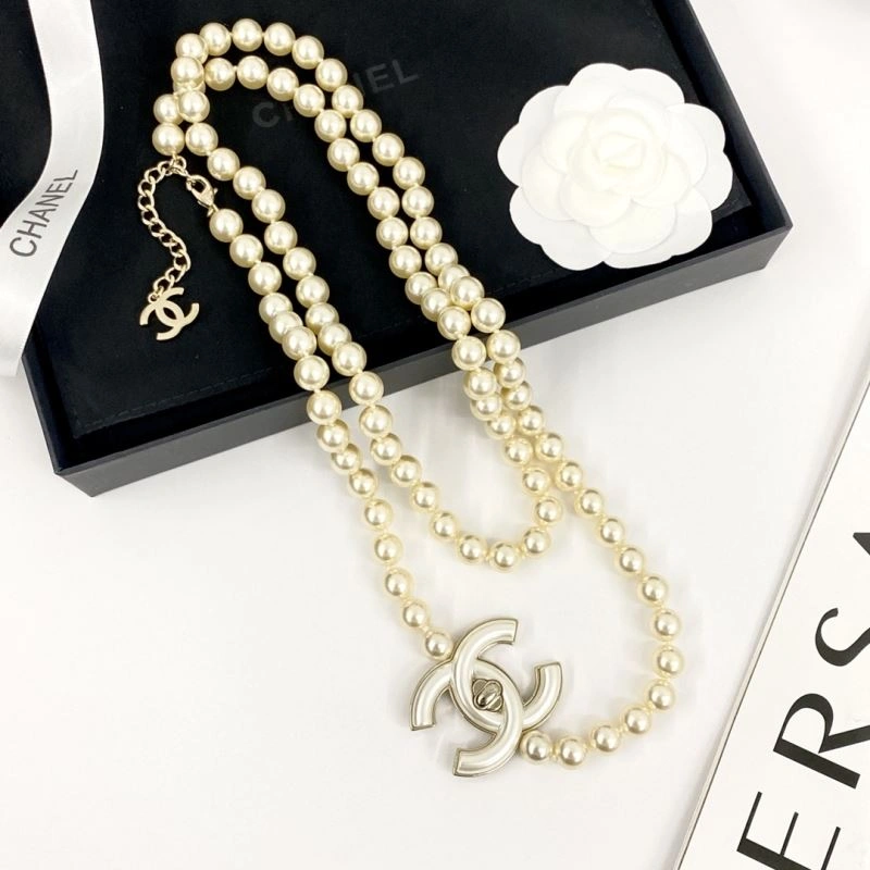 Snug Chanel Necklaces 229450