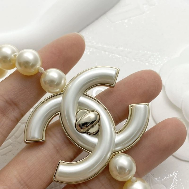 Snug Chanel Necklaces 229450