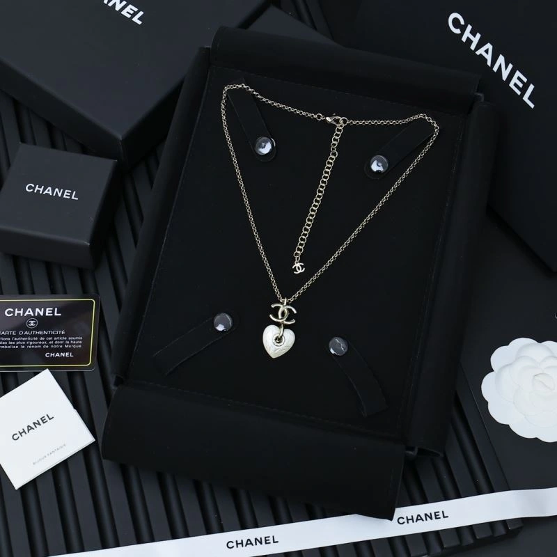 Effortless Chanel Necklaces 229491