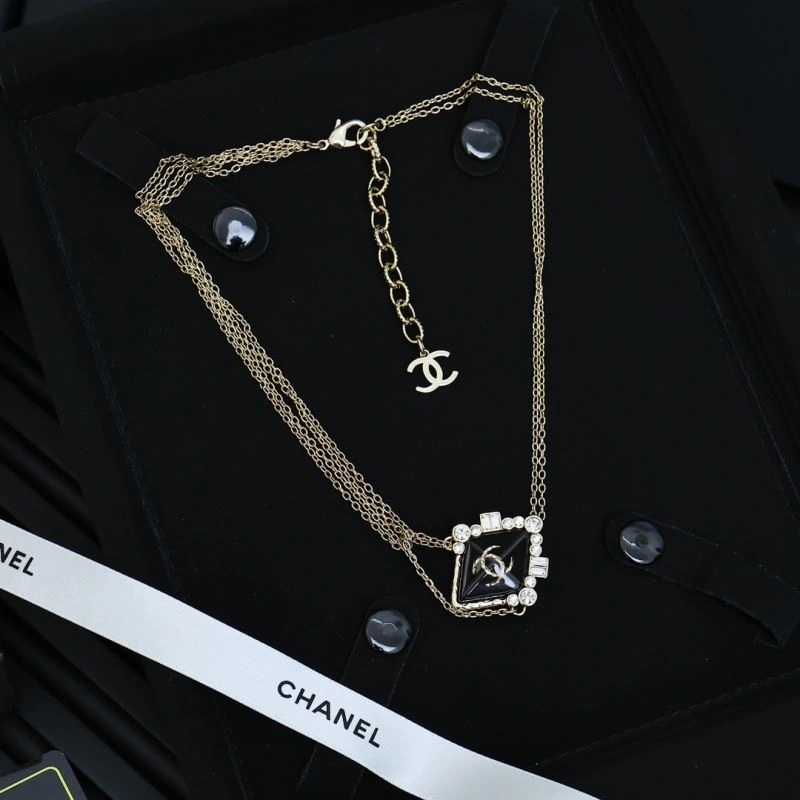Sustainable Chanel Necklaces 229424