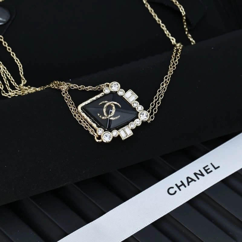 Sustainable Chanel Necklaces 229424