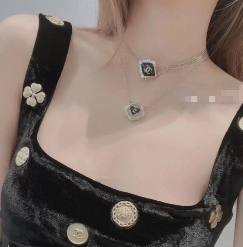 Sustainable Chanel Necklaces 229424