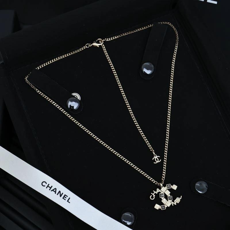 Snug Chanel Necklaces 229421