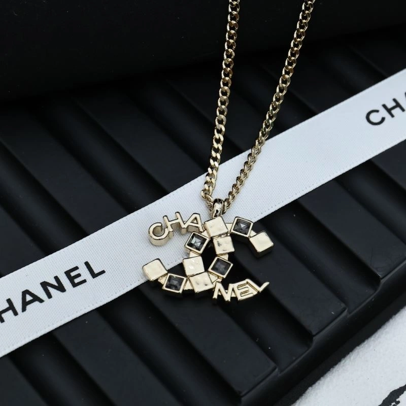 Snug Chanel Necklaces 229421