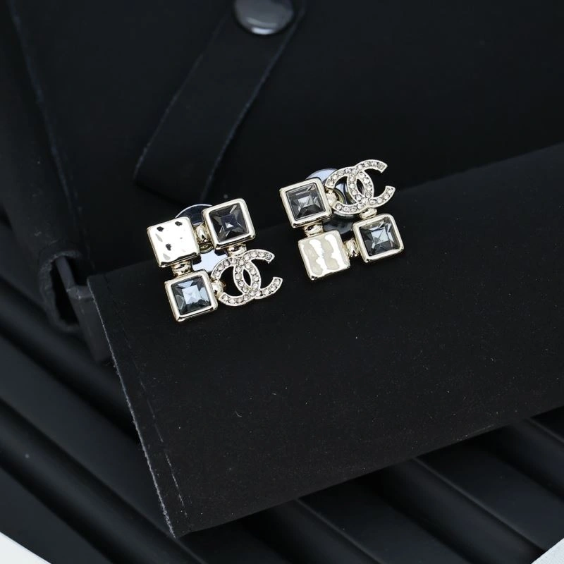 Snug Chanel Necklaces 229421