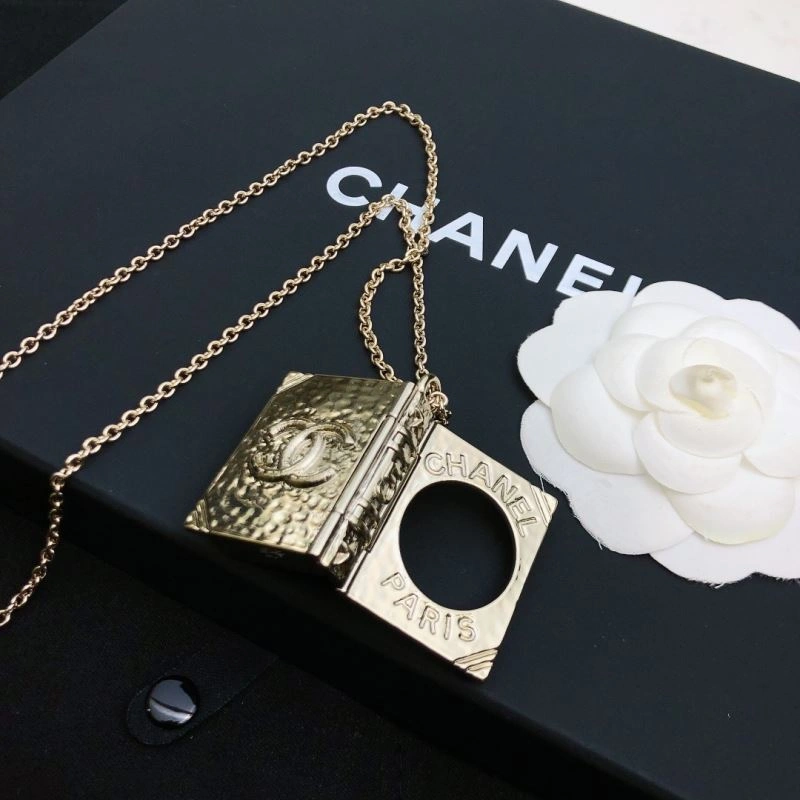 Affordable Chanel Necklaces 229418