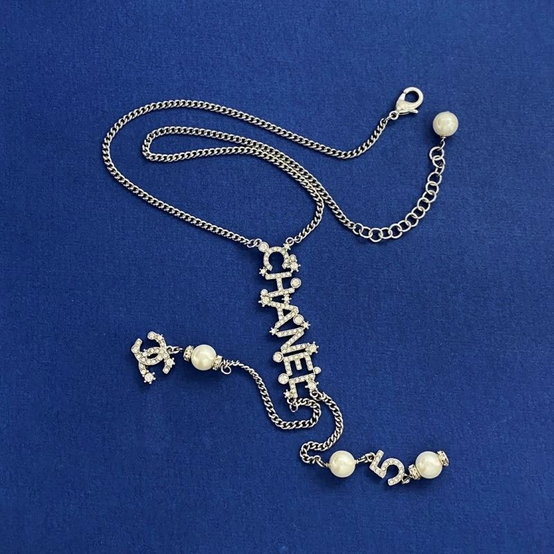 Effortless Chanel Necklaces 229484