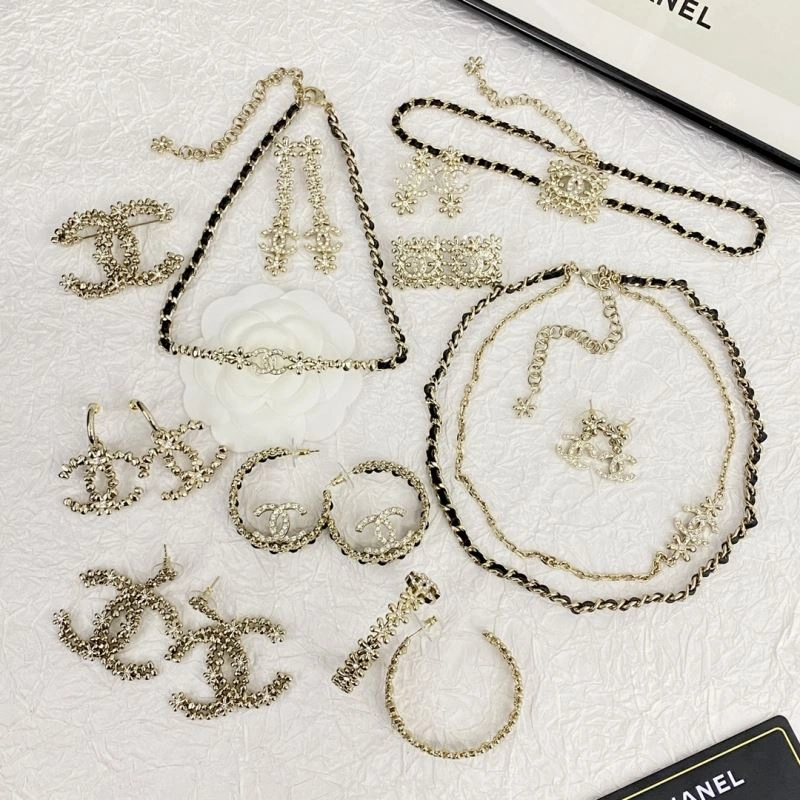 Comfortable Chanel Necklaces 229411