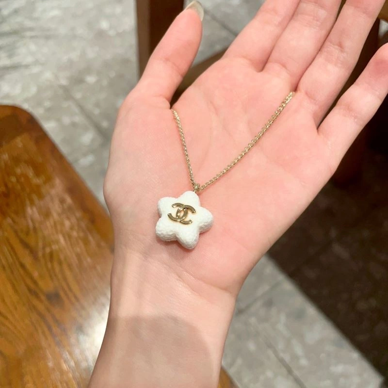 Affordable Chanel Necklaces 229396