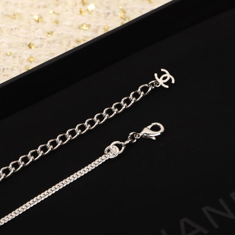 Contemporary Chanel Necklaces 229348