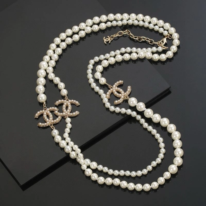 Minimalist Chanel Necklaces 228641