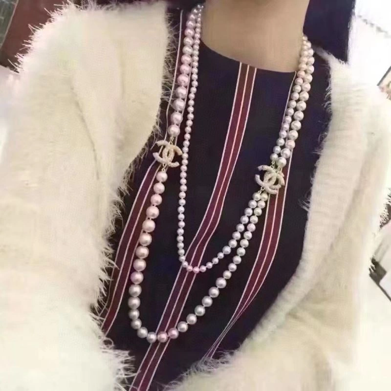 Minimalist Chanel Necklaces 228641
