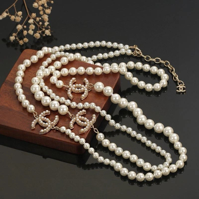 Minimalist Chanel Necklaces 228641