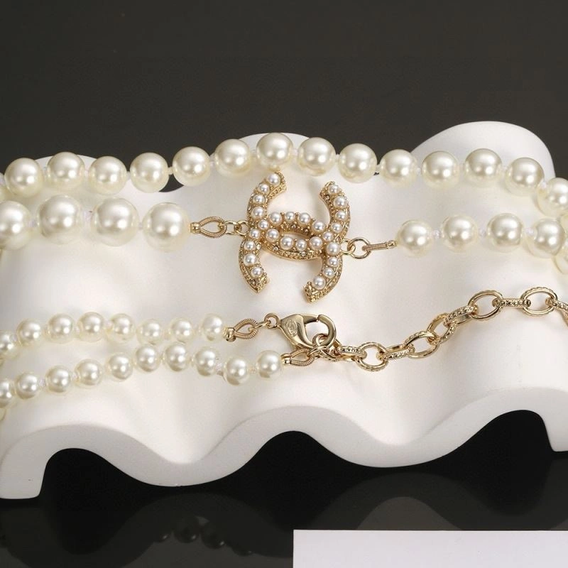 Minimalist Chanel Necklaces 228641