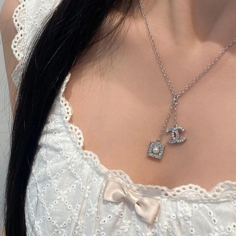 Premium Chanel Necklaces 228589