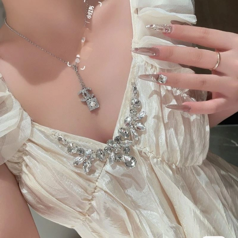 Premium Chanel Necklaces 228589