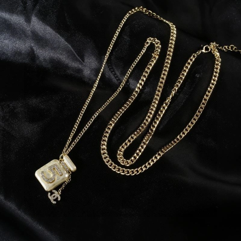 Supportive Chanel Necklaces 228605