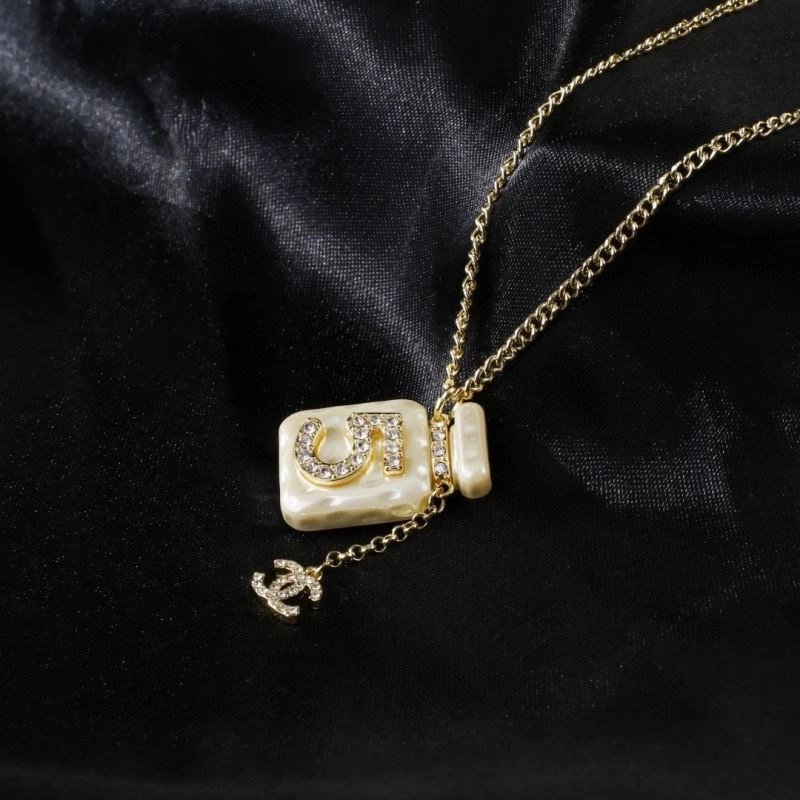 Supportive Chanel Necklaces 228605