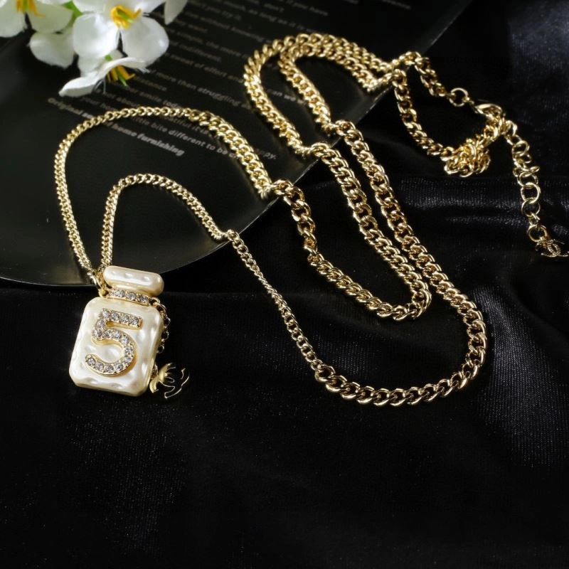Supportive Chanel Necklaces 228605