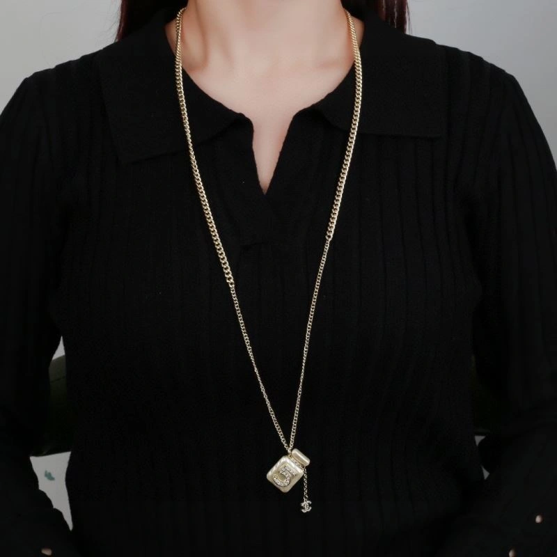 Supportive Chanel Necklaces 228605