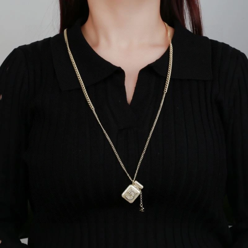 Supportive Chanel Necklaces 228605