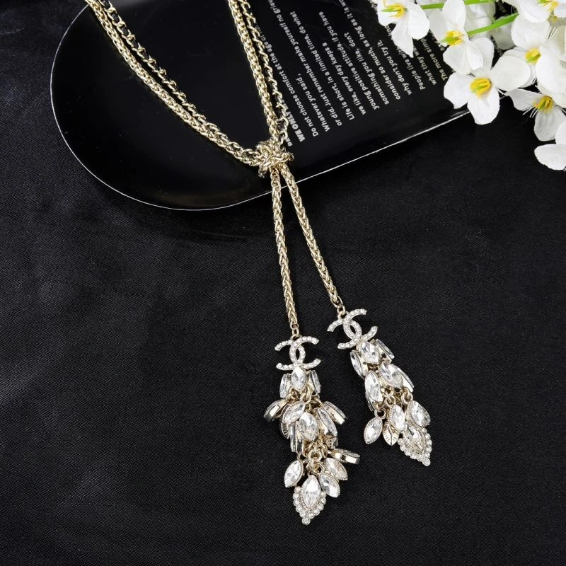 Resilient Chanel Necklaces 228642