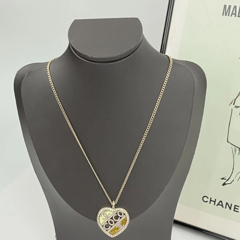 Snug Chanel Necklaces 228597