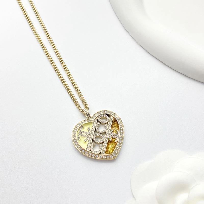 Snug Chanel Necklaces 228597