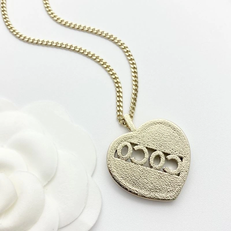 Snug Chanel Necklaces 228597