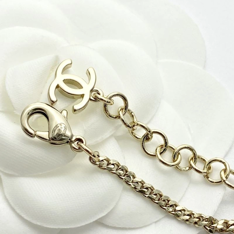 Snug Chanel Necklaces 228597