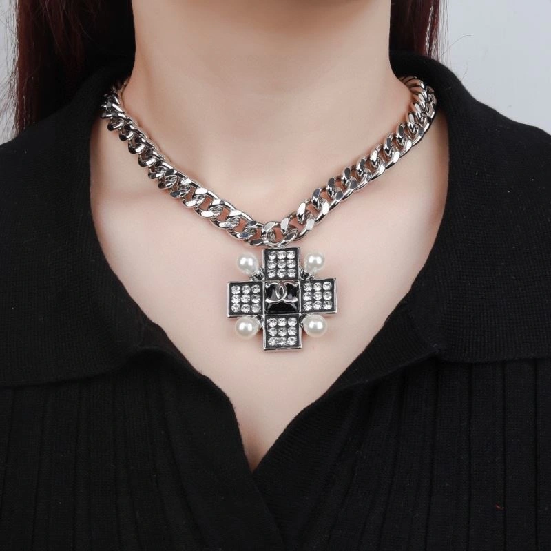 Chanel Necklaces Compact 228575