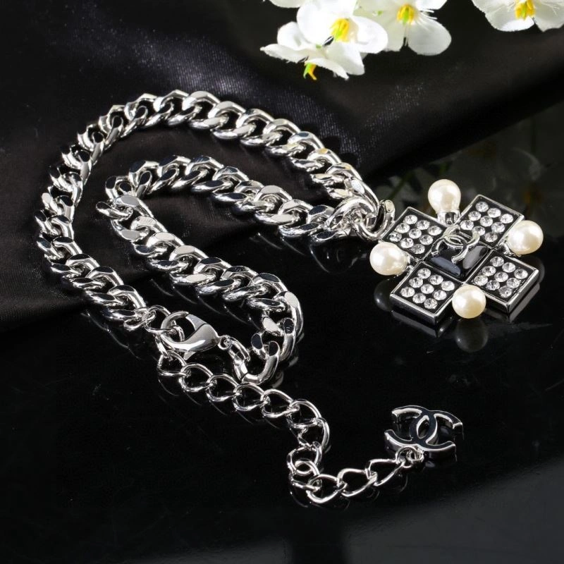 Chanel Necklaces Compact 228575