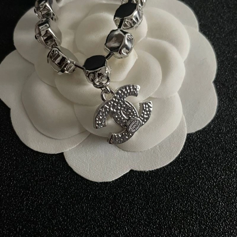 Resilient Chanel Necklaces 228549