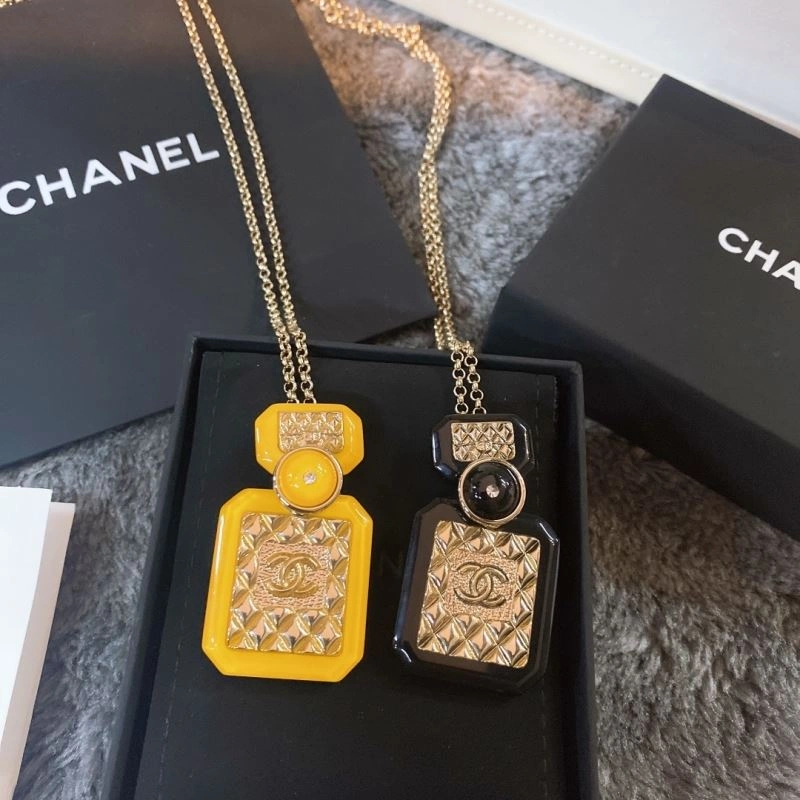 Trendsetting Chanel Necklaces 228502