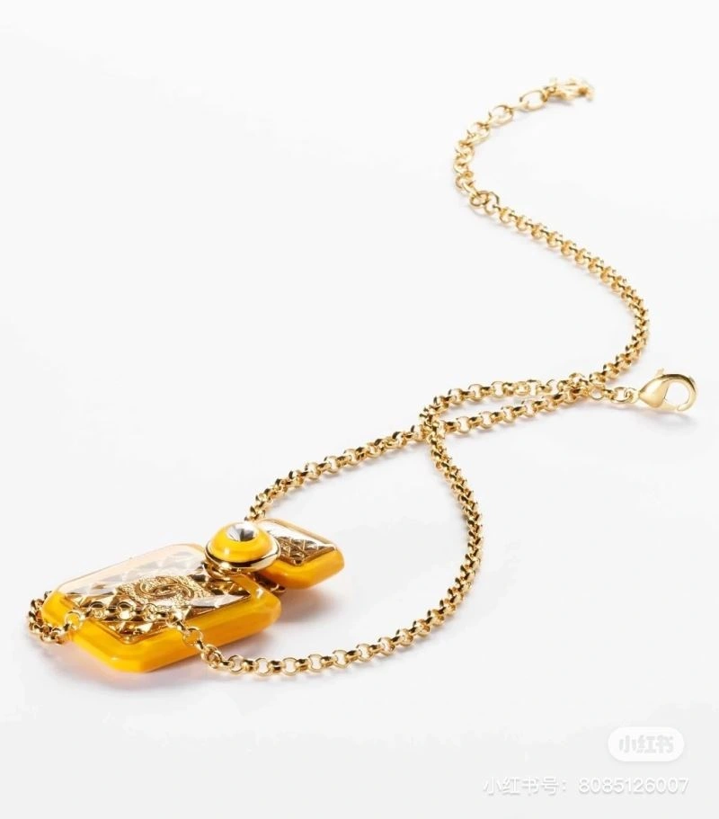 Trendsetting Chanel Necklaces 228502