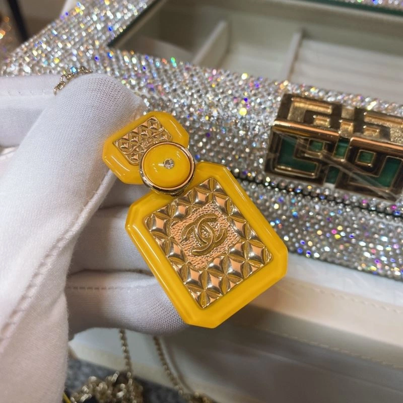 Trendsetting Chanel Necklaces 228502