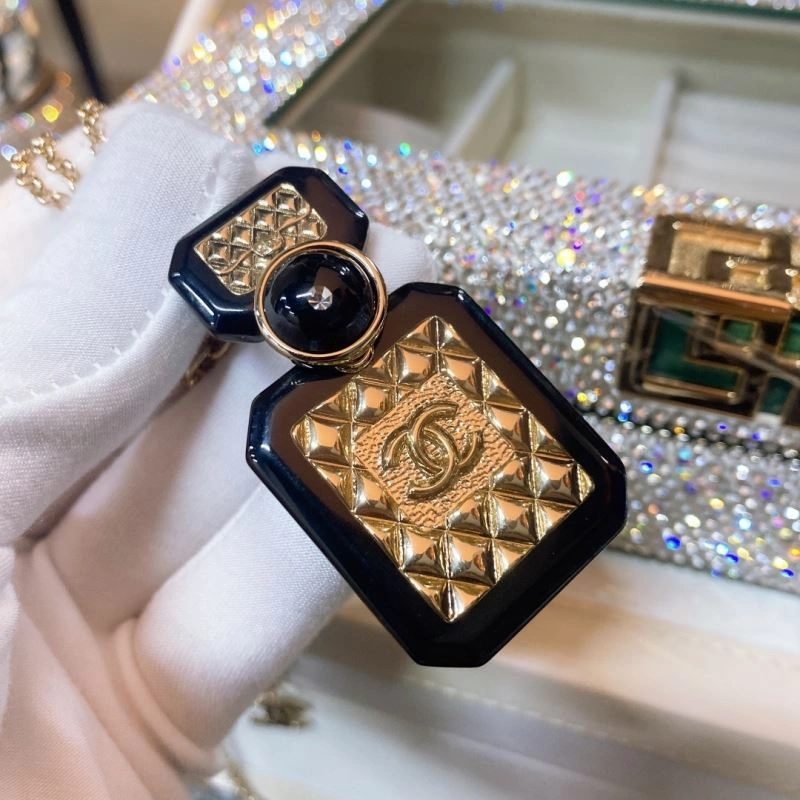 Trendsetting Chanel Necklaces 228502