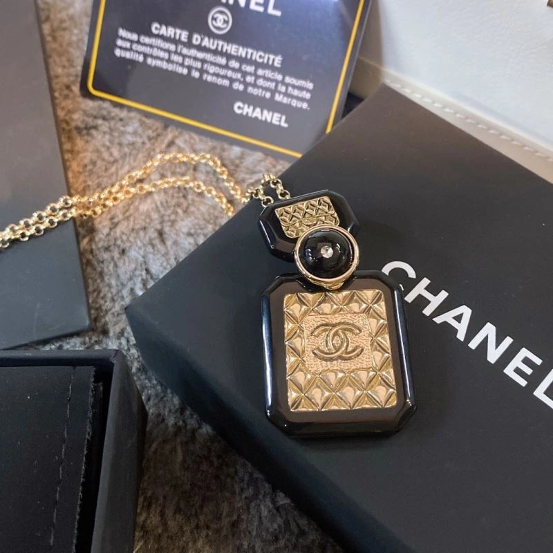 Trendsetting Chanel Necklaces 228502