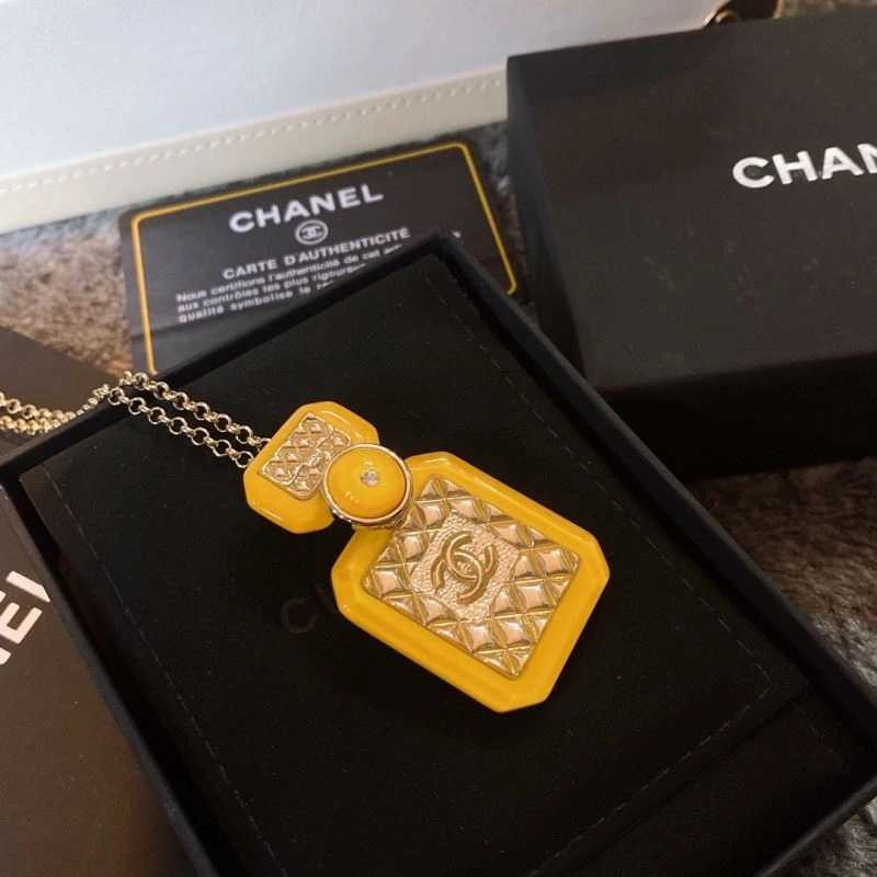 Trendsetting Chanel Necklaces 228502