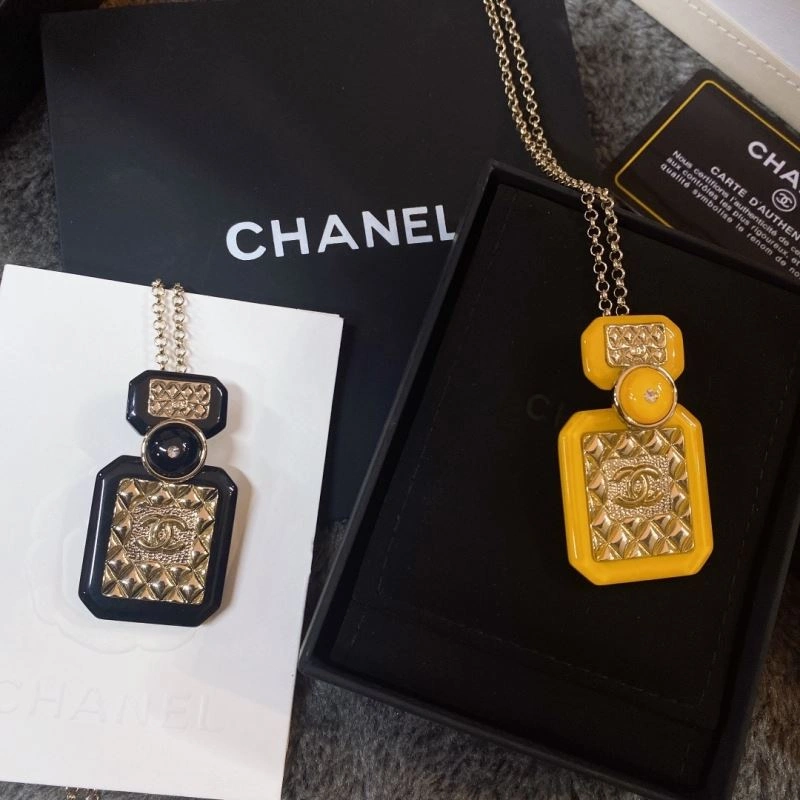 Trendsetting Chanel Necklaces 228502