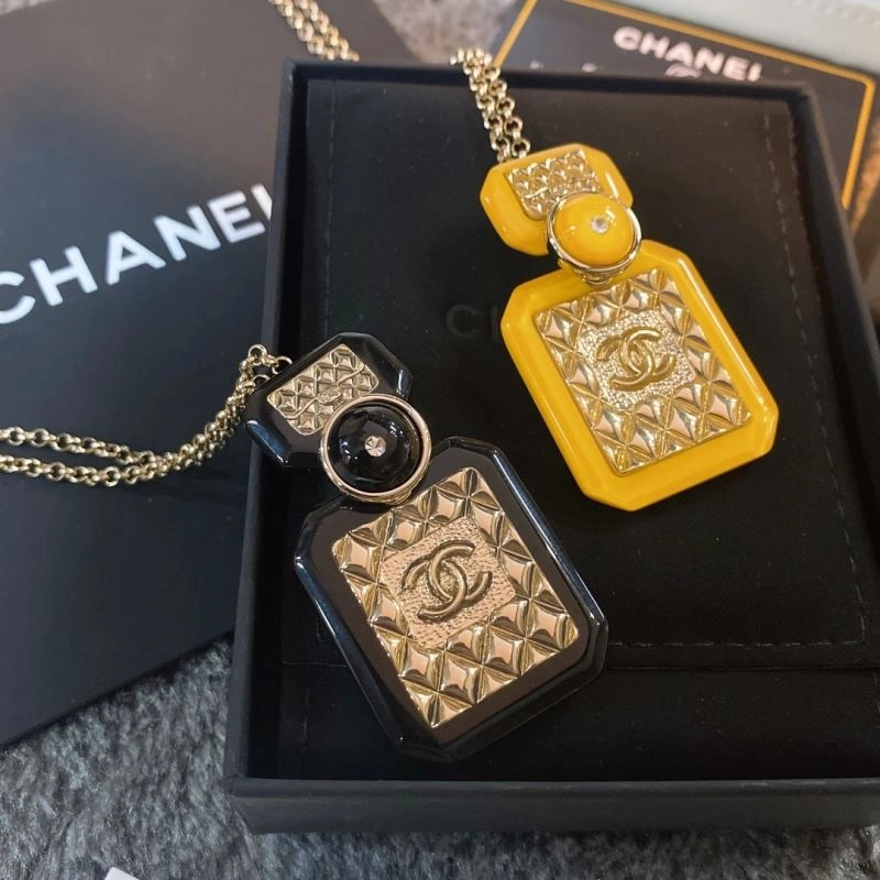 Trendsetting Chanel Necklaces 228502
