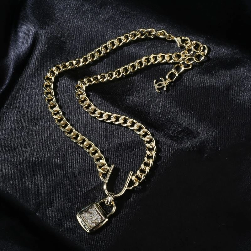 Chanel Necklaces Functional 228499
