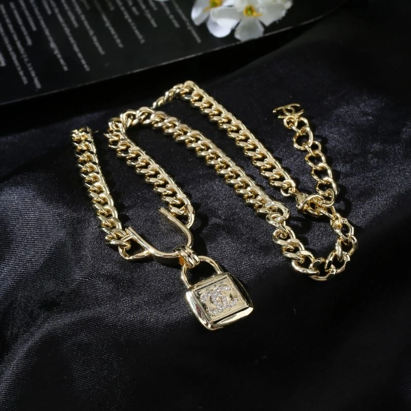Chanel Necklaces Functional 228499