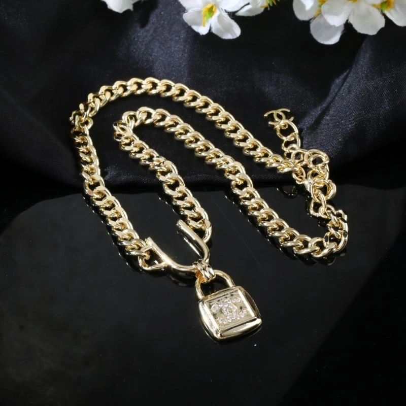 Chanel Necklaces Functional 228499