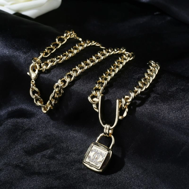 Chanel Necklaces Functional 228499