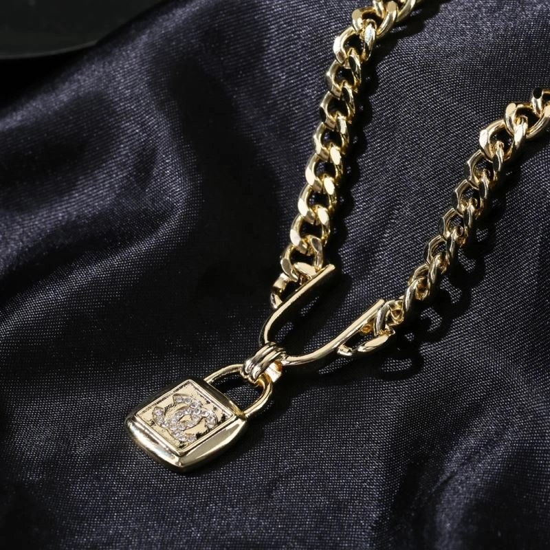 Chanel Necklaces Functional 228499