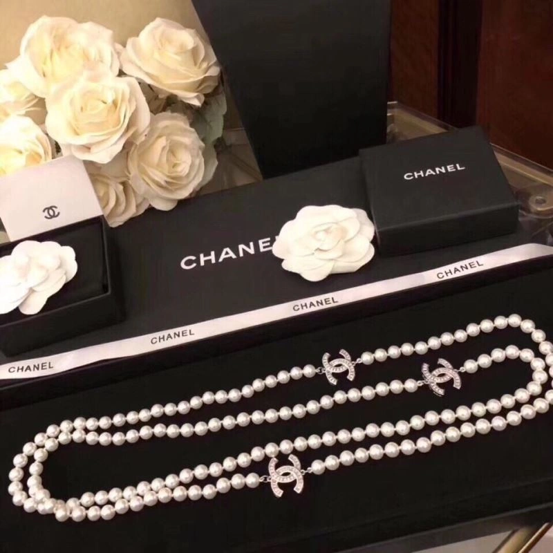 Trendsetting Chanel Necklaces 228511